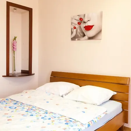 2 Bedroom On Victory Square *
