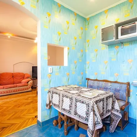 Apartment 2 Bedroom On Victory Square *